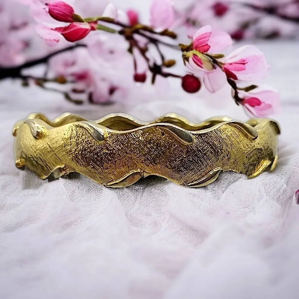 Vintage Clamper Bracelet Bangle Cuff Wave Crown Design Gold Tone Baroque Regency